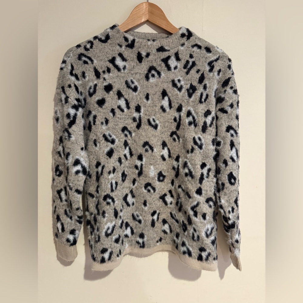 ✨Tribal brand Sweater